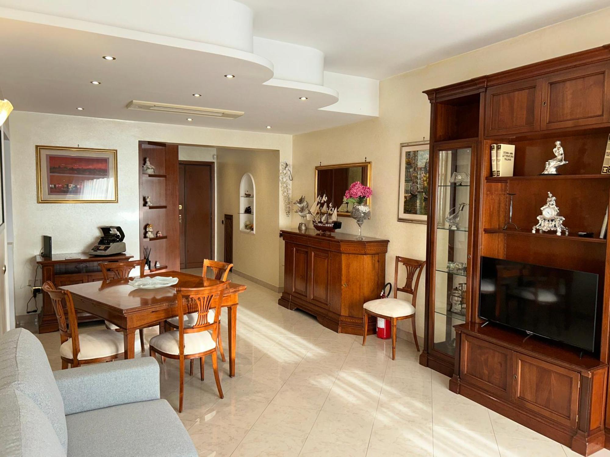 Casa Elegante Vicino Al Centro Di Lägenhet